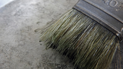 水性涂料涂刷在金屬底材上時，什么因素會加速了閃銹的產生？